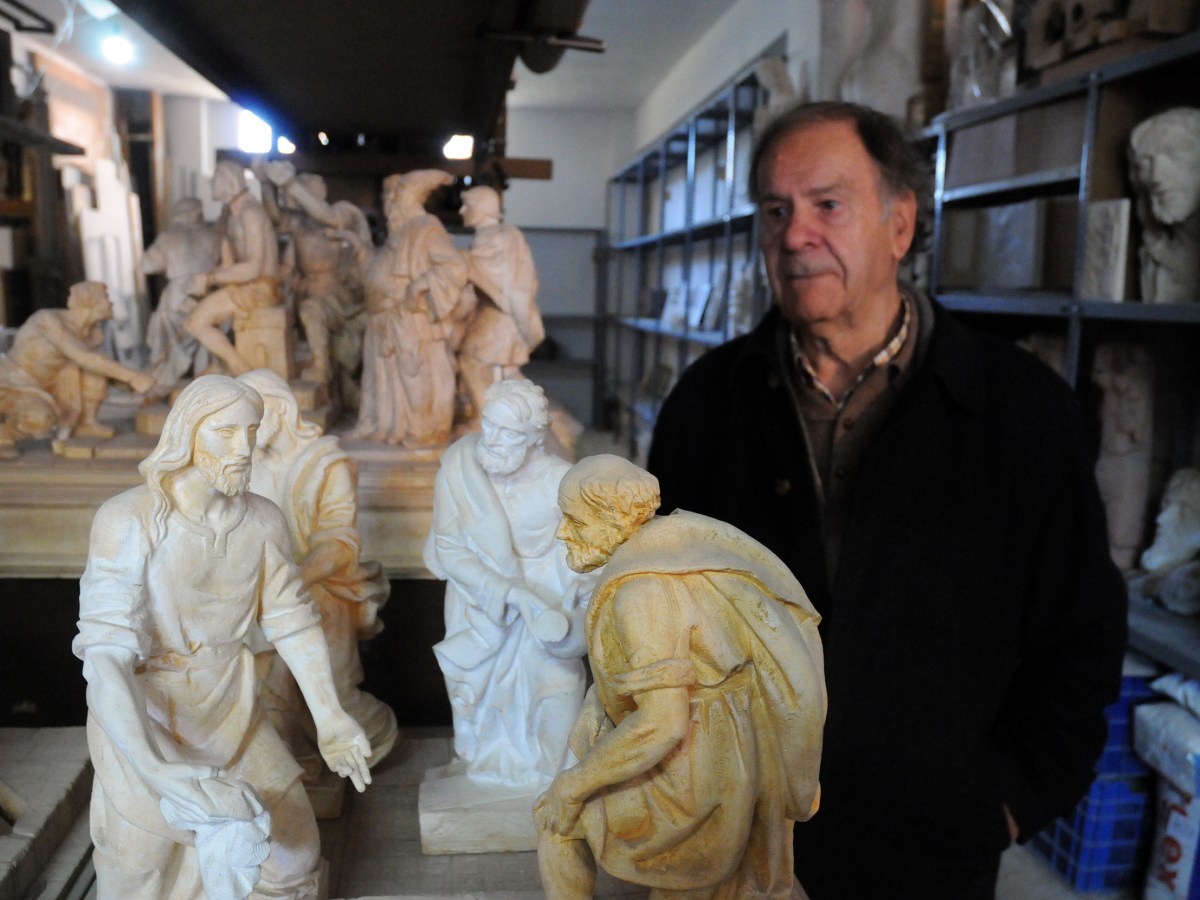 El escultor Higinio Vázquez, galardonado con el Barandales de Honor 2025