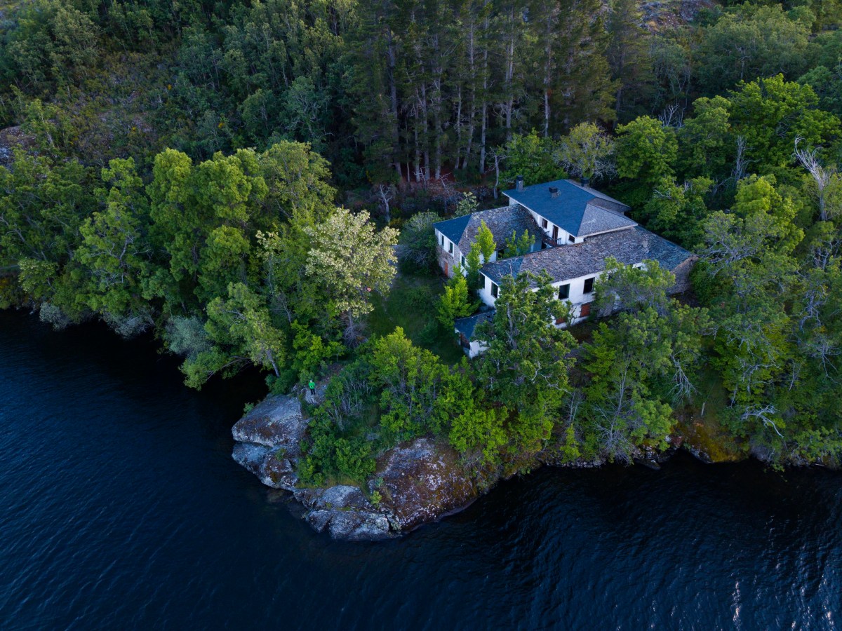 Bouzas: esplendor y ocaso de un balneario a orillas del lago de Sanabria