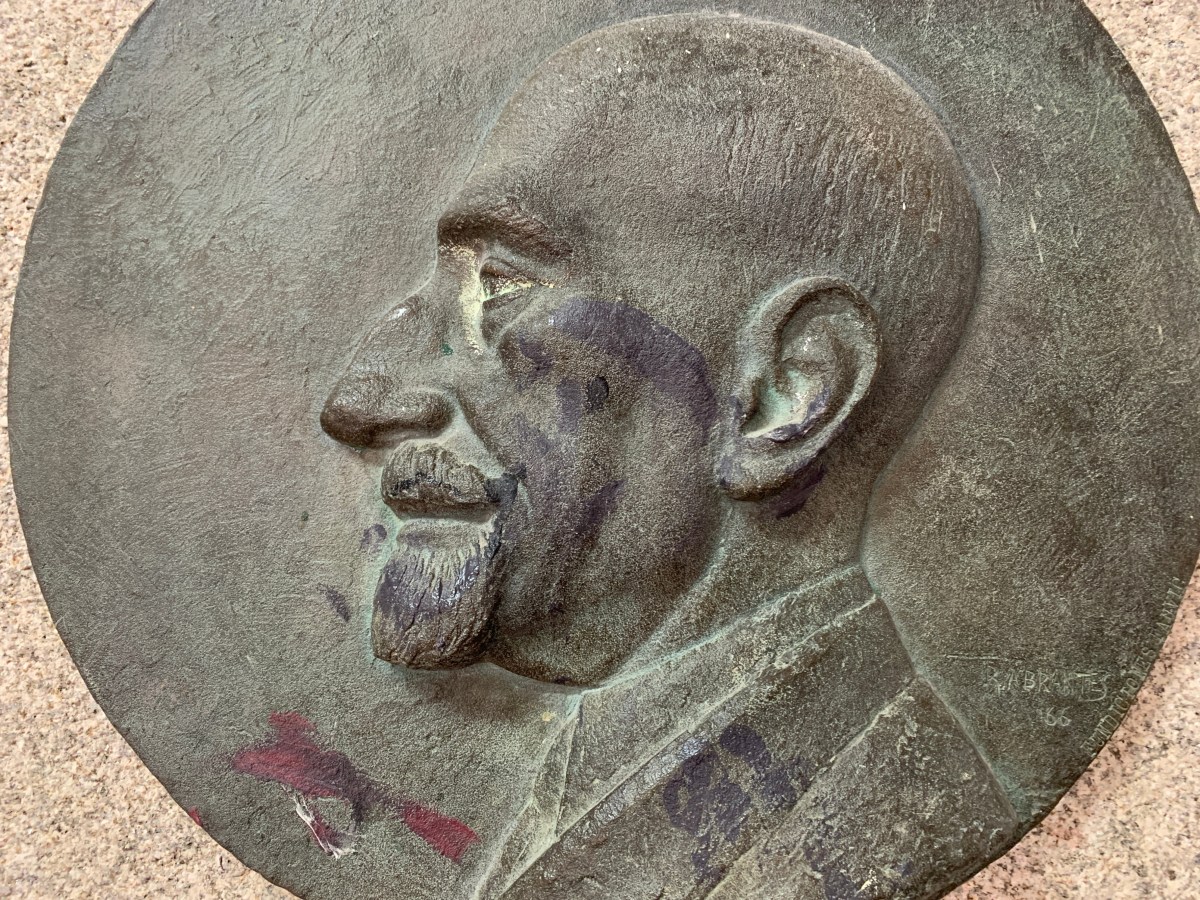 Monumento a Jacinto Benavente