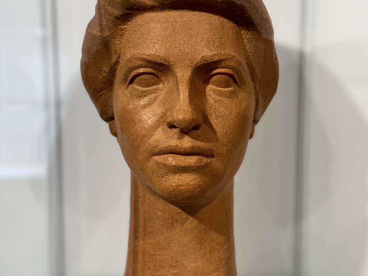 Busto de Clara Miranda